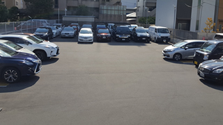 駐車場内